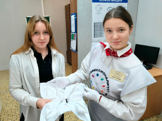 Зарайские школьники примерили на себя роль официантов на профессиональных пробах