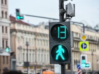 Маленькие светофоры под большими: зачем они нужны и кому светят