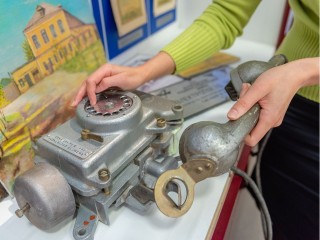 Шахтный телефон украсил экспозицию музея Демиховского завода