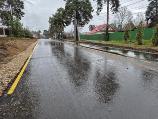 Желтые полосы и асфальт «бутербродом»: двум оживленным улицам подарили новую жизнь