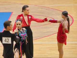 Сотни спортсменов собрал Кубок высшей лиги по танцевальному спорту