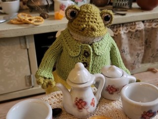 На Балсунихе стример в костюме лягушки увернулся от хулиганов в стиле «Джеки Чана»