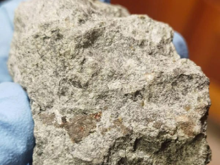 «Могут быть радиоактивными»: опасен ли «зеленый» метеорит, замеченный в небе над Подмосковьем