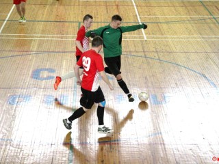 Зрелищная борьба: в Бронницах стартовало главное зимнее первенство по футзалу