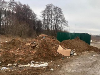 Грунт с сюрпризом: в деревне Глухово обнаружили тайную свалку строительного мусора