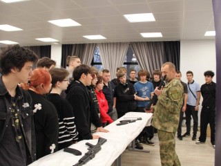 От кода к автомату: как в колледже «Энергия» совмещают программирование и военную подготовку