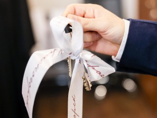 Новая жизнь начинается: детям-сиротам в Красногорске подарили квартиры