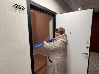 Социальный работник получила ключи от новой квартиры в Одинцовском округе по программе губернатора