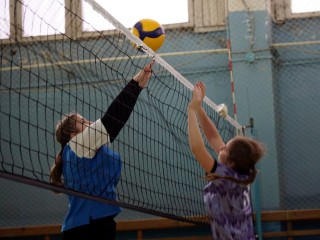 Дважды 2:0: какая команда оказалась сильнейшей в турнирах по волейболу