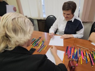 Жены и родственники бойцов СВО находят поддержку и вдохновение в творчестве на арт-встрече в Серпухове