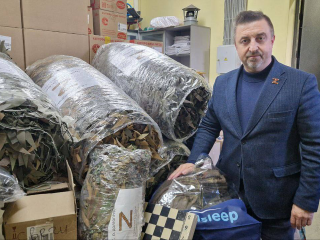 Волонтеры передали военнослужащим квадрокоптер и маскировочное оборудование