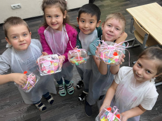 Сладкие сюрпризы своими руками подготовили дети из Калининца ко Дню матери