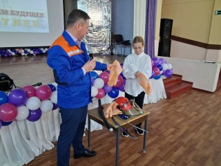 Нос в розетку не совать, провода не обрывать, учат в школе, в подмосковной учат в школе