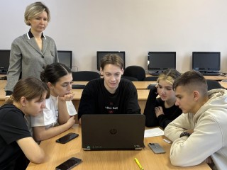 Мифы о чат-ботах и нейросетях развеяли студенты в Коломне