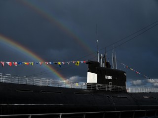 Как подводную лодку Б-396 доставляли через канал в Долгопрудном в 2003 году