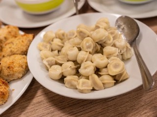 Царский новогодний стол: 15 неожиданных начинок для пельменей от шеф-повара