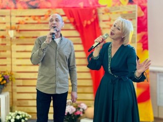 Юбилейный концерт «Дескансо»: избранные песни и яркие гости в праздничной программе «Пять по двенадцать»