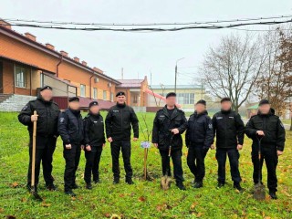 Цветущая память: какие символичные сорта сирени высадили подмосковные омоновцы в честь Великой Победы