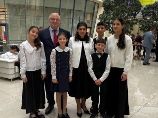 25 лет брака и 11 детей: как многодетные родители из Мытищ воспитывают пять девочек и шесть мальчиков