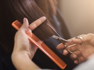 Лунный календарь стрижек с 19 по 25 ноября 2025 года: когда можно и нельзя