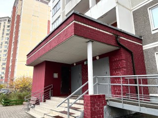 В Катюшках отремонтировали подъезды и усилили контроль за уборкой