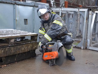 От работы в завале до первой помощи: как проходит аттестация у подмосковных спасателей