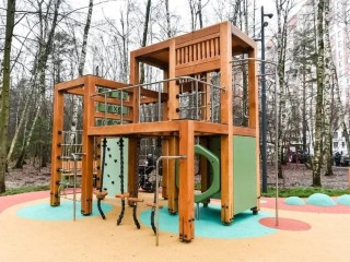 Новую детскую площадку открыли в Ольгинском лесопарке в Балашихе