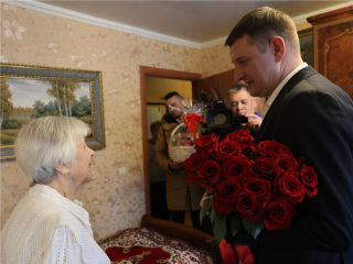 Ушла на фронт в 17 лет: в Павловском Посаде поздравили ветерана ВОВ со 101-м днем рождения