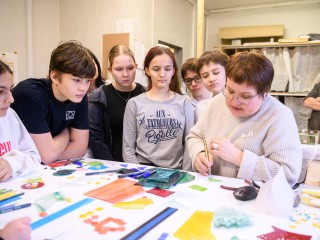 Школьники из Лыткарина примерили на себя роль мастеров витражного искусства