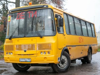 Новый автобус будет доставлять на учебу учеников младших классов Емельяновской школы