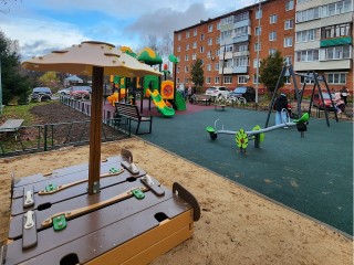 Жители Решетниково обсудили состояние детских площадок на выездной администрации