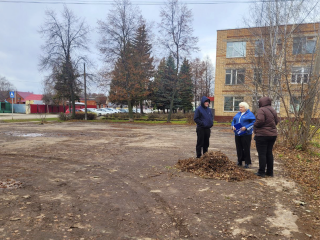 На Советской улице в Зарайске устранили несанкционированный навал мусора