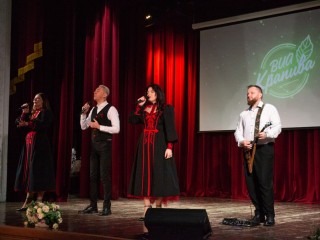 Розы, музыка и слова благодарности: в Видном прошел праздник ко Дню матери