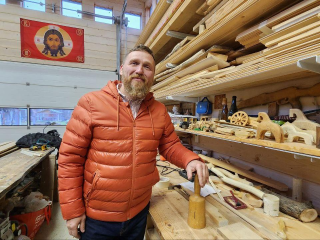 Семья фермеров строит центр народных ремесел на своем участке в деревне Новлянки