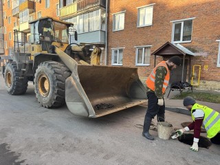 Коммунальщики Шаховской прочистили канализацию на улице Базаева