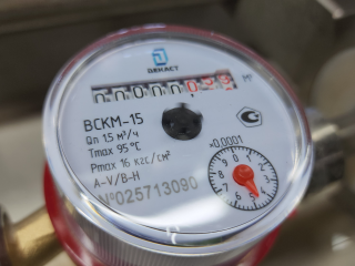 Жильцам общежития в Егорьевске разъяснили ситуацию с установкой водосчетчиков