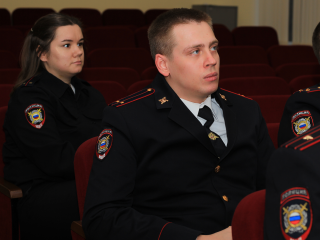 Участковым полиции авиаграда вручили благодарности в честь профессионального праздника