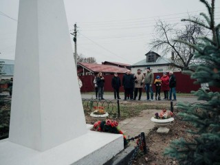 Сбережение традиций и забота о комфорте: в Лосино-Петровском восстановили Аллею памяти и отремонтировали дороги