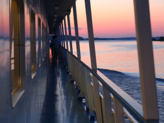 Теплоход с лифтами, тренажерным залом и сауной пришвартовался в Дубне