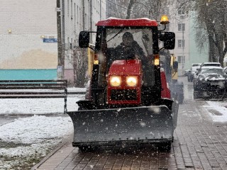 «Это разве снег? Так, разминка для рук»: коммунальщики в Раменском легко справляются с последствиями первого снегопада