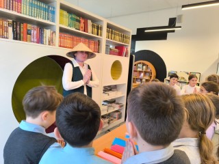 Культурный обмен: в Вербилках детей научили делать китайские веера