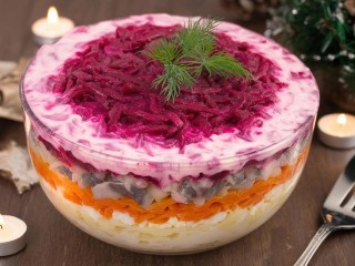 Популярней «Оливье»: какой салат приготовить на Новый год