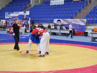 Около 160 спортсменов из восьми регионов России сразились в турнире по борьбе