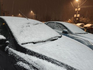 Как быстро и безопасно очистить автомобиль от наледи и снега