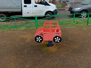 На улице Подмосковной отремонтировали детскую площадку