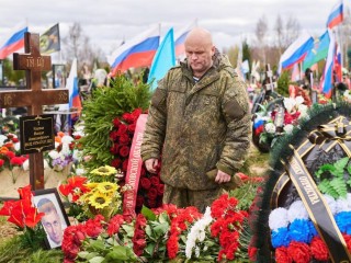 «Бог даровал ему честь погибнуть Героем»: как в Чехове простились с добровольцем