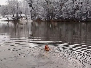 «Ощущения всегда шикарные»: моржи Балашихи устроили зимний заплыв в Пехорке
