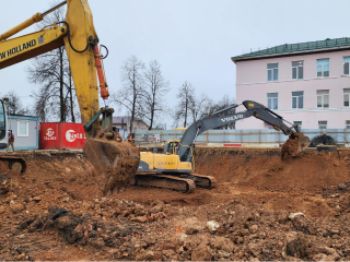 В селе Новопетровское начали строить школу мечты на 300 мест: к 2027 году здесь откроют современные классы, творческие студии и большой библиотечно-информационный центр