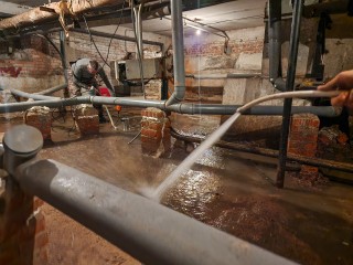 Подтопление подвала устранили коммунальные службы в доме №9 мкр. Южный