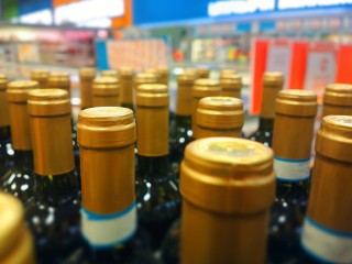 Инициатива «сухого закона» на новогодние праздники: суть и перспективы запрета на продажу алкоголя с декабря 2025